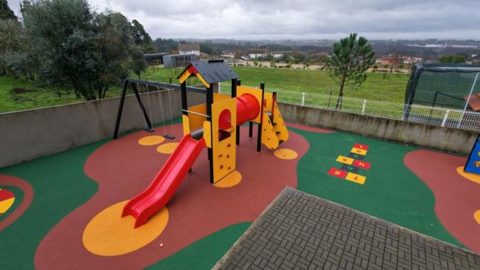 Parque Infantil do Parque das Laranjeiras Conclu&iacute;do